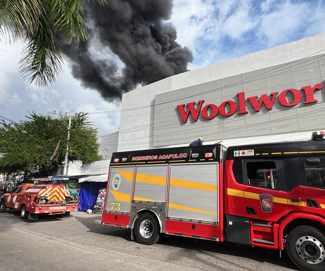 Incendio Consume Tienda Departamental en Acapulco